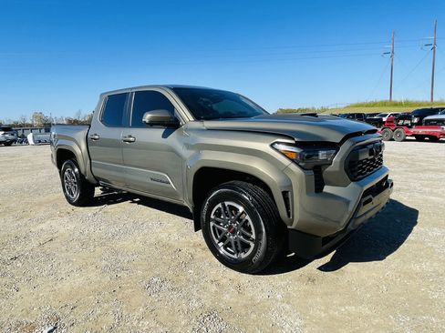Used 2024 Toyota Tacoma TRD Sport image 2
