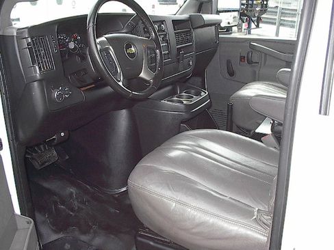 Used 2016 Chevrolet Express 3500 image 15