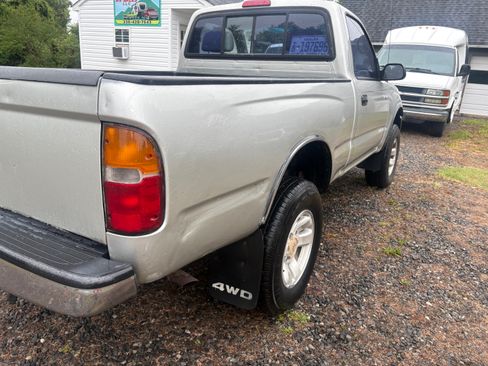 Used 2000 Toyota Tacoma 4x4 Regular Cab image 14
