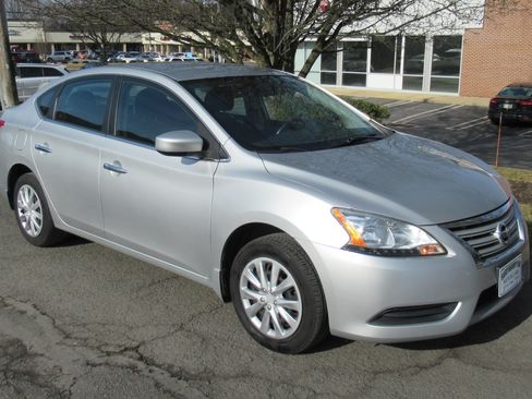 Used 2015 Nissan Sentra SV image 2