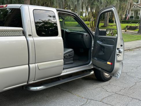 Used 2005 Chevrolet Silverado 2500 4x4 Extended Cab image 29