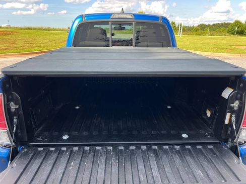 Used 2016 Toyota Tacoma Limited image 8