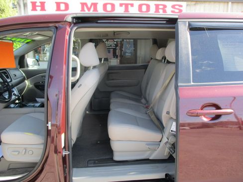 Used 2017 Kia Sedona LX FWD image 16