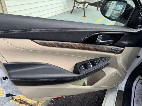 Used 2017 Nissan Maxima Platinum image 10