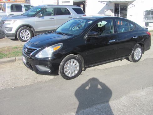 Used 2016 Nissan Versa image 1