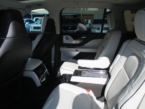 Used 2023 Lincoln Aviator AWD Black Label image 12