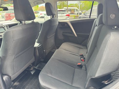 Used 2018 Toyota RAV4 AWD LE image 10