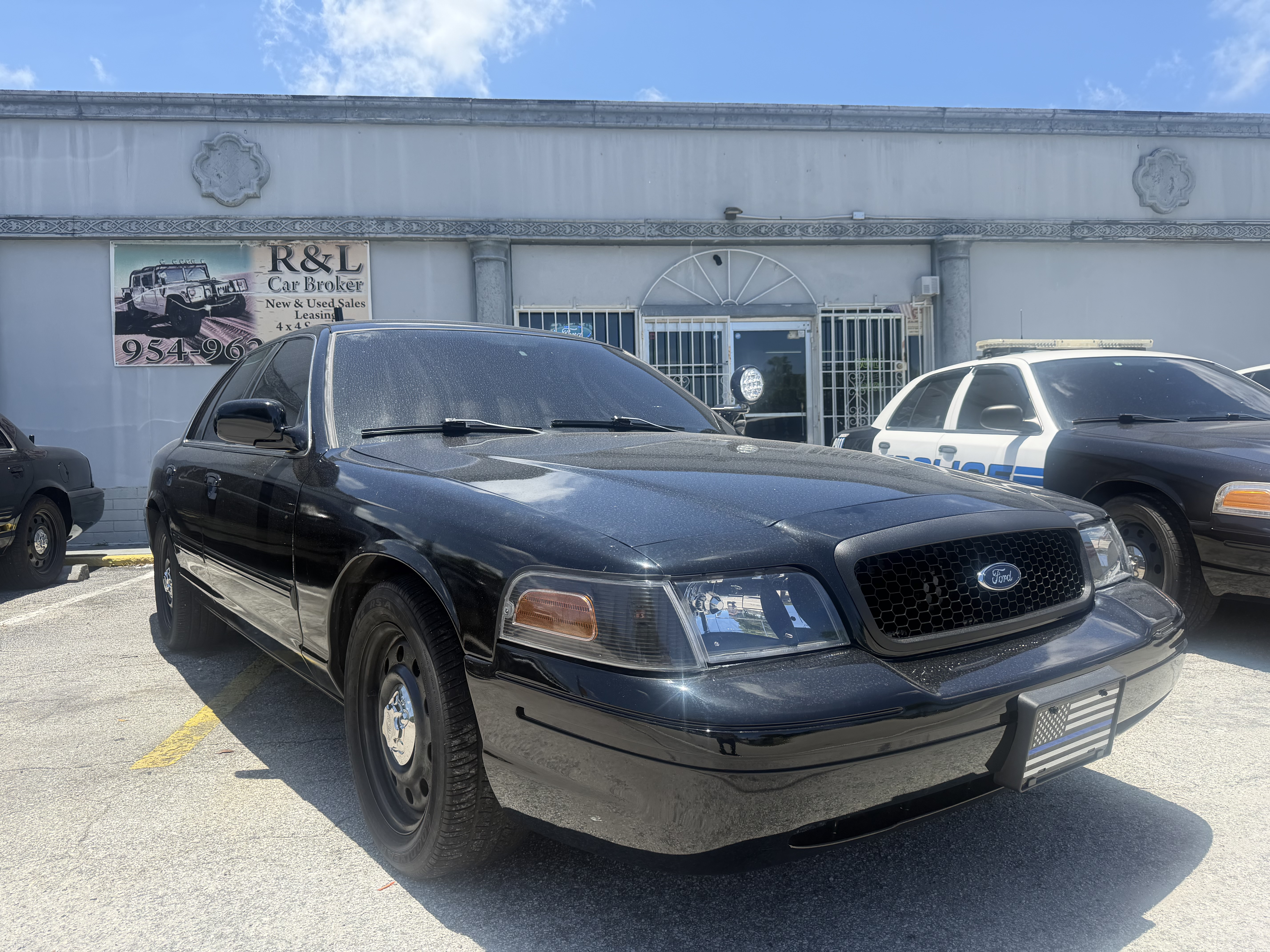 Used 2011 Ford Crown Victoria Police Interceptor RWD image 1