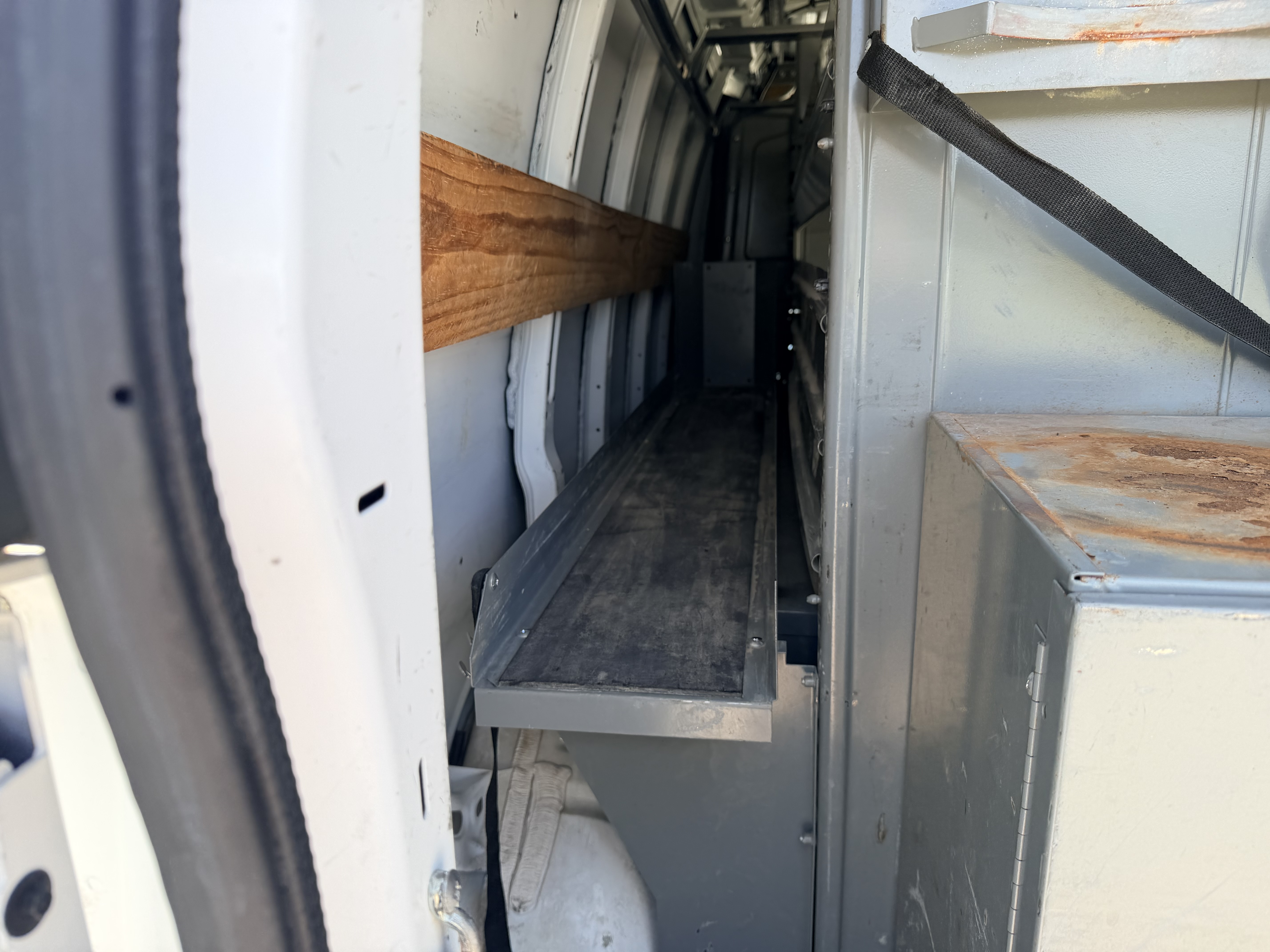 Used 2014 Chevrolet Express 2500 RWD image 20