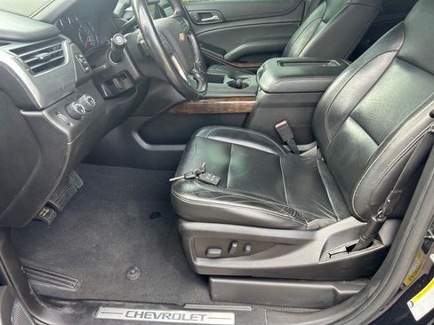 Used 2019 Chevrolet Suburban LT image 9