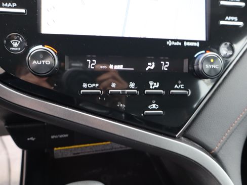 Used 2020 Toyota Camry XLE image 28