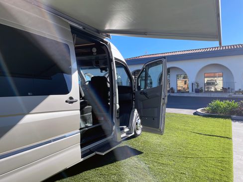 Used 2014 Mercedes-Benz Sprinter 4500 image 11