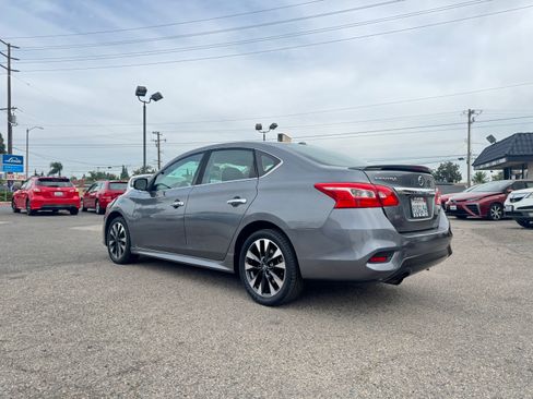 Used 2019 Nissan Sentra SR image 4