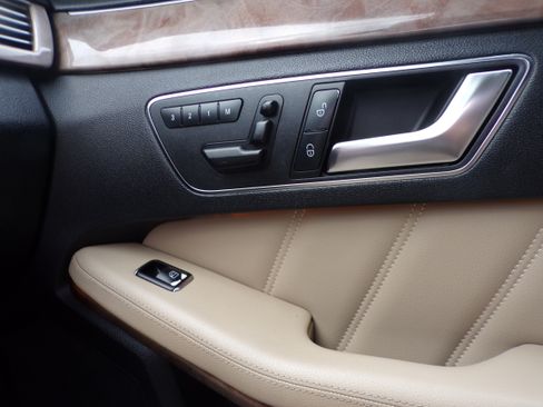 Used 2013 Mercedes-Benz E 350 Sport image 14