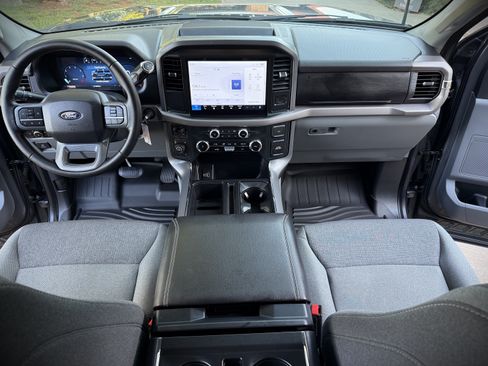 Used 2025 Ford F150 4x4 SuperCrew XLT image 2