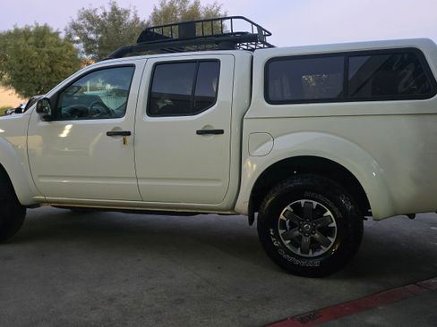 Used 2016 Nissan Frontier SV image 13