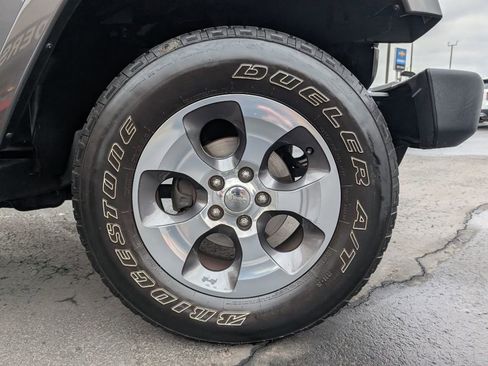 Used 2018 Jeep Wrangler Unlimited Sahara image 5