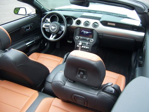 Used 2023 Ford Mustang Convertible RWD image 18