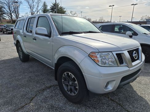 Used 2018 Nissan Frontier Pro-X image 2
