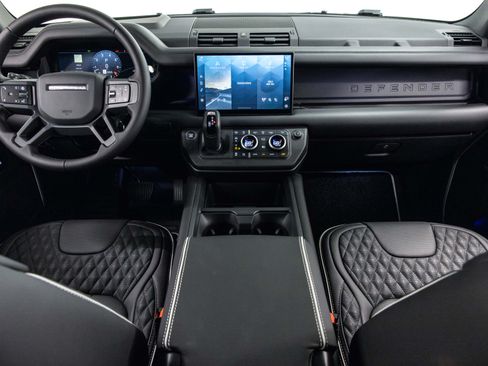 Used 2025 Land Rover Defender 110 X-Dynamic SE image 30