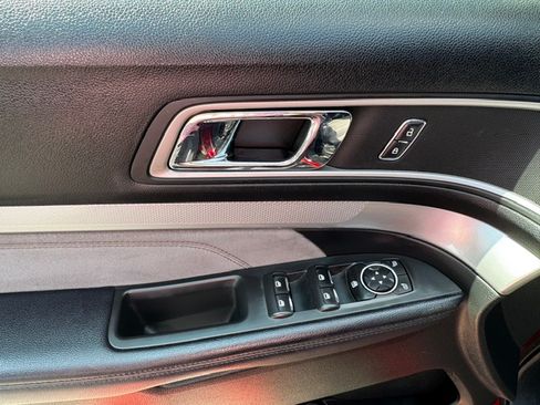 Used 2017 Ford Explorer FWD XLT image 9