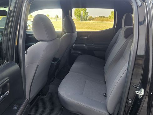 Used 2017 Toyota Tacoma image 12