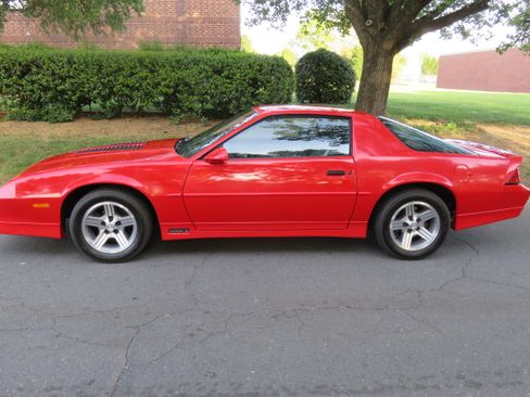Used 1990 Chevrolet Camaro IROC-Z image 7