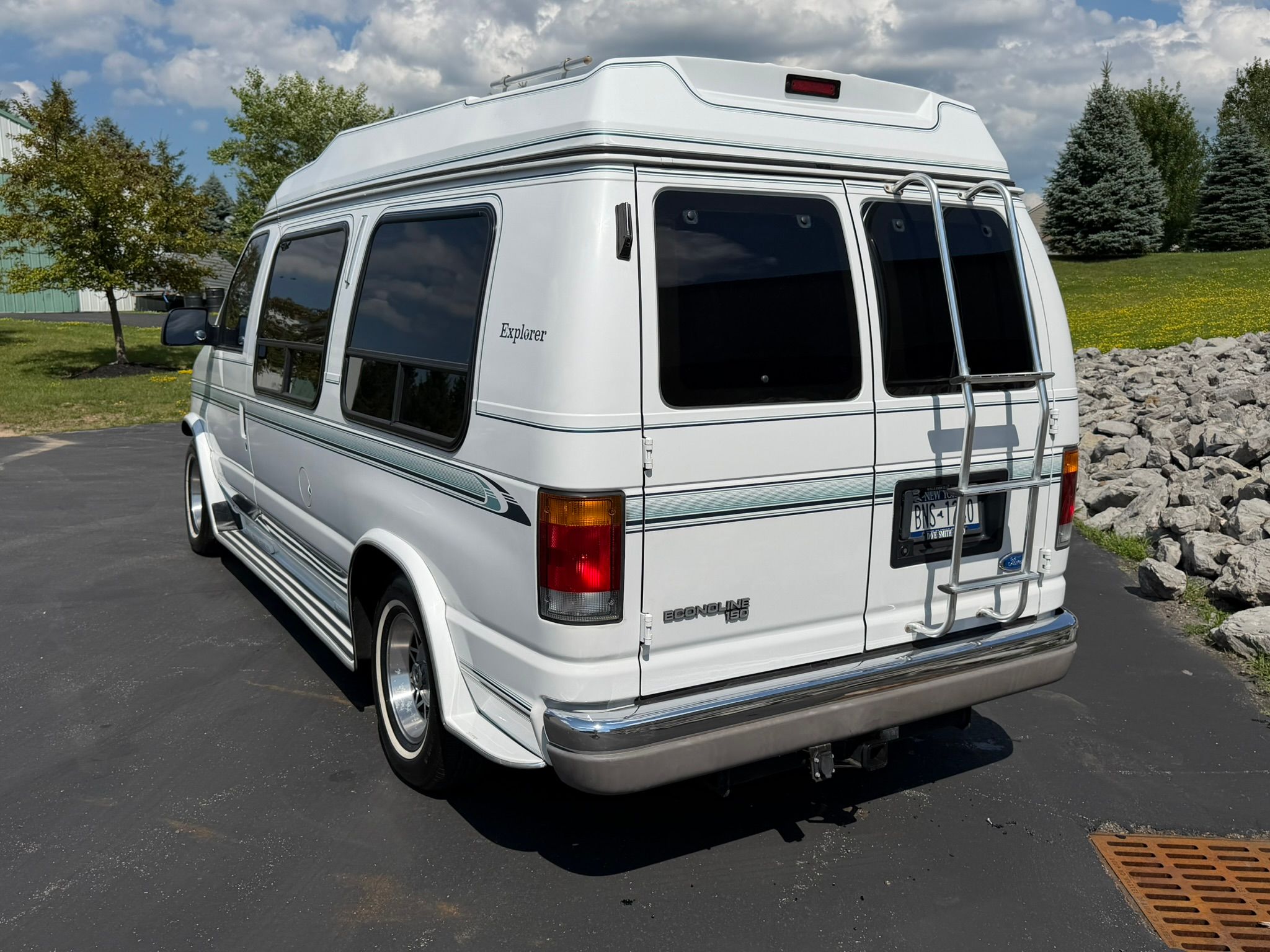 Used 1994 Ford E-150 and Econoline 150 Custom RWD image 9