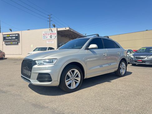 Used 2017 Audi Q3 quattro 2.0T Premium Plus AWD/4WD image 3