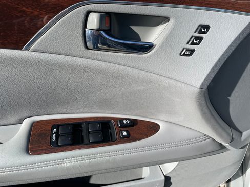 Used 2010 Toyota Avalon image 8