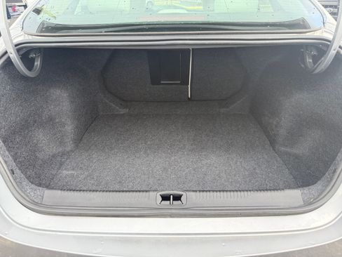 Used 2016 Chrysler 200 Limited image 5