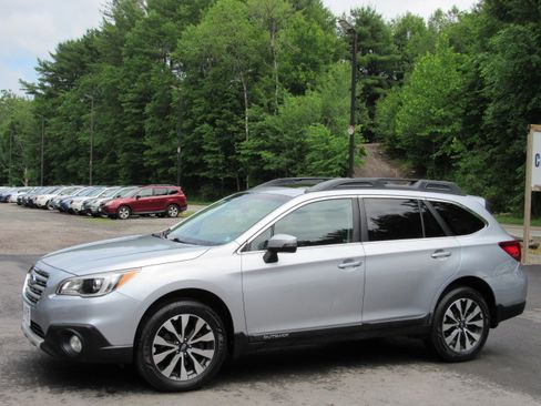 Used 2015 Subaru Outback 3.6R Limited AWD/4WD image 3