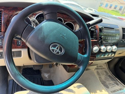 Used 2011 Toyota Tundra 4x4 CrewMax image 16