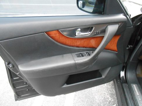 Used 2010 INFINITI FX35 image 12