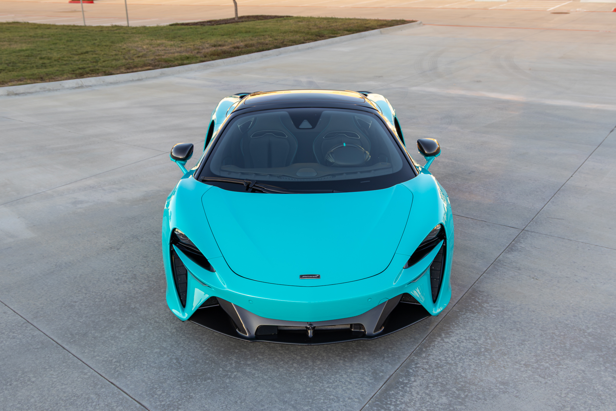 Used 2025 McLaren Artura Spider RWD image 10