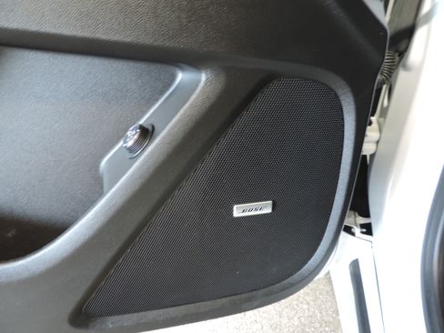 Used 2023 Chevrolet Traverse Premier image 36