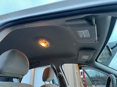 Used 2005 Ford Taurus SE image 23