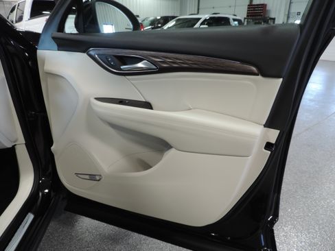 Used 2023 Buick Envision Avenir image 24