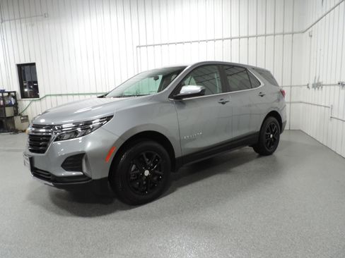 Used 2023 Chevrolet Equinox LT AWD/4WD image 3