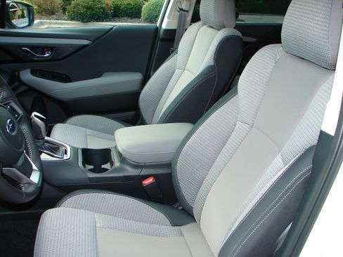 Used 2025 Subaru Outback Premium image 4