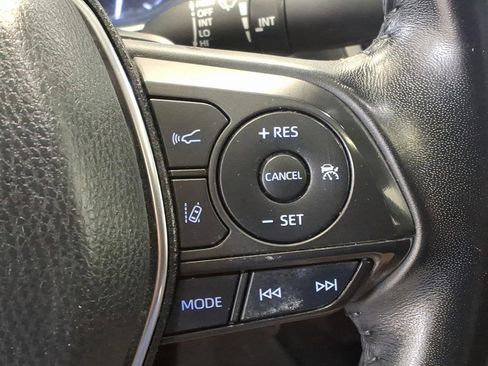 Used 2019 Toyota Camry SE FWD image 12