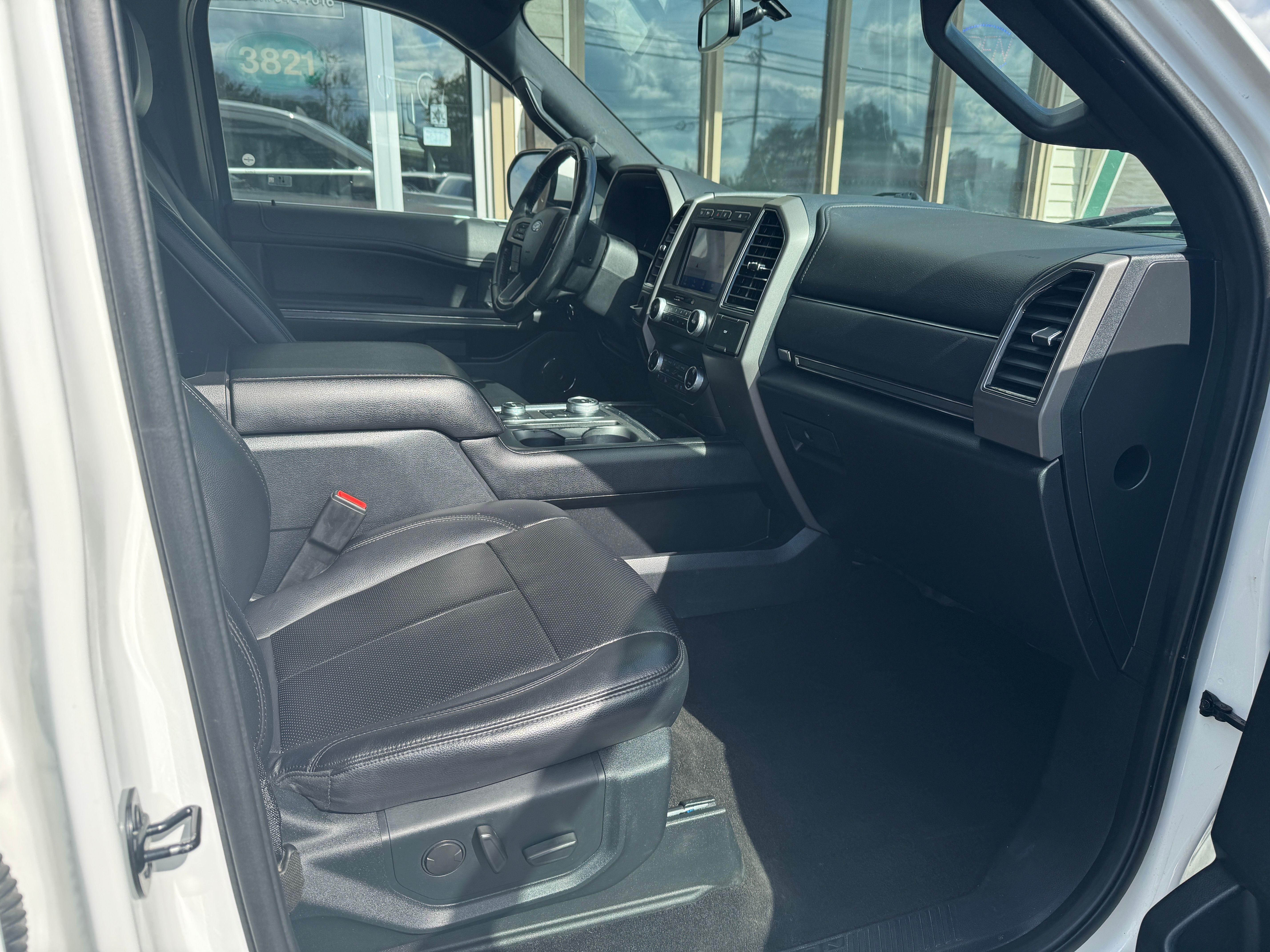 Used 2021 Ford Expedition 4WD XLT image 17
