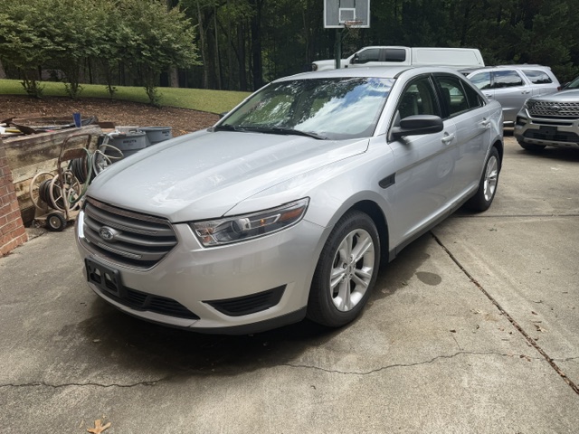Used 2018 Ford Taurus SE FWD image 1