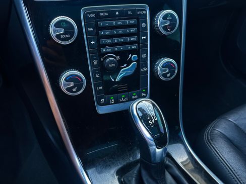 Used 2015 Volvo XC60 T5 Platinum image 39