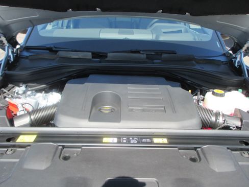 Used 2025 Land Rover Range Rover Long Wheelbase SE image 24