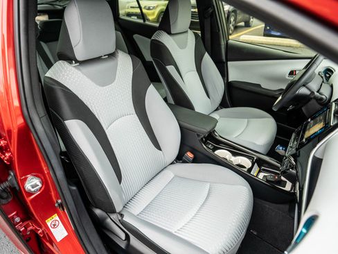 Used 2016 Toyota Prius image 18