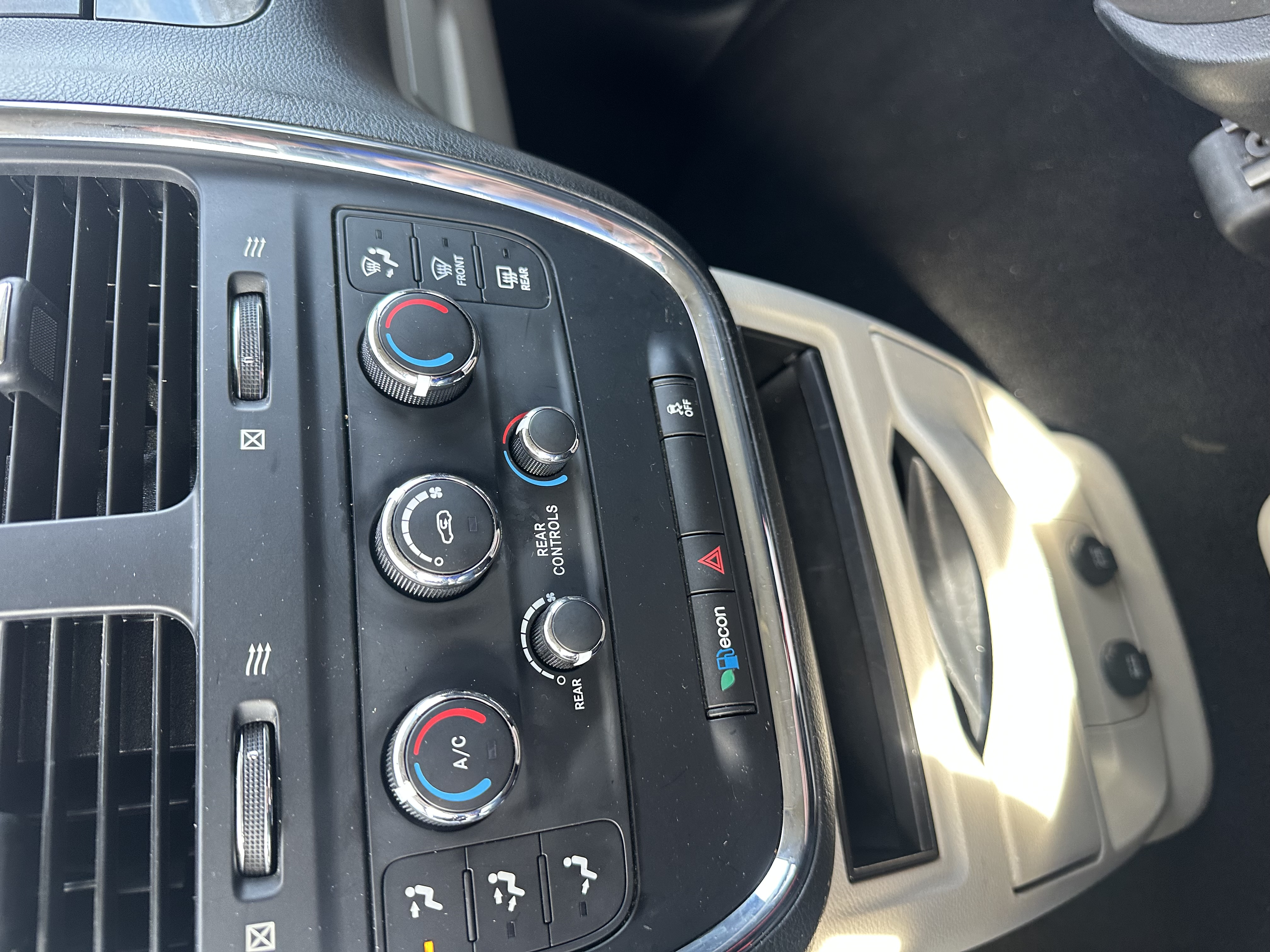 Used 2015 Dodge Grand Caravan SE FWD image 6