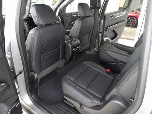 Used 2026 GMC Acadia FWD Elevation image 18
