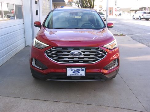 Used 2023 Ford Edge Titanium image 2