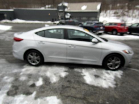 Used 2017 Hyundai Elantra SE image 5